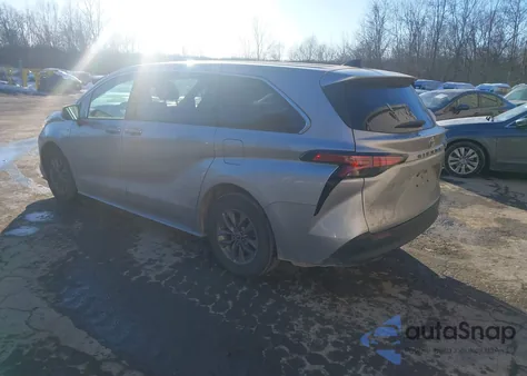 2022 Toyota Sienna Le z USA, uszkodzony, nr VIN 5TDKRKEC3NS122496
